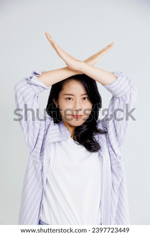 Asian woman with No gesture