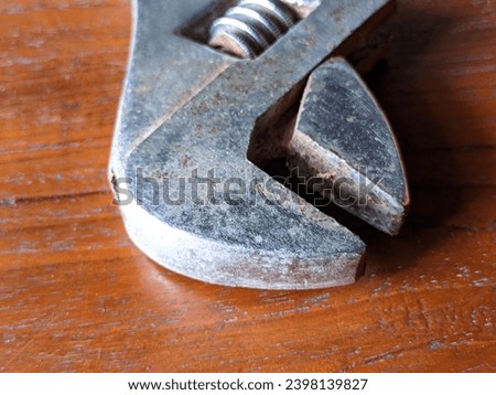 10 inch adjustable wrench pictured using macro mode