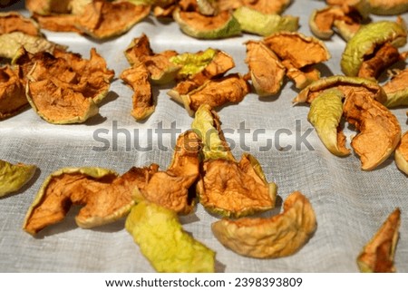 Close-up shot of dried sliced ​​apples for vegans, Close-up shot of dried apples spread on meringue