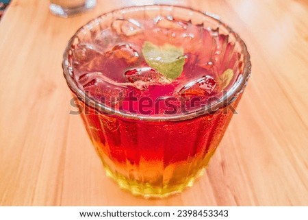 Ice tea lychee is a fresh drink made from a mixture of tea and leci syrup, usually served with ice cubes. Leci syrup provides a distinctive sweet and fresh taste, perfecting the cool taste of tea. It 