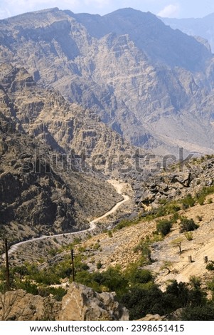 Pictures of the Hajar mountains in Oman, off-road trip to Snake Canyon and passing by mountain villages such as Al Hajir and Hatt.