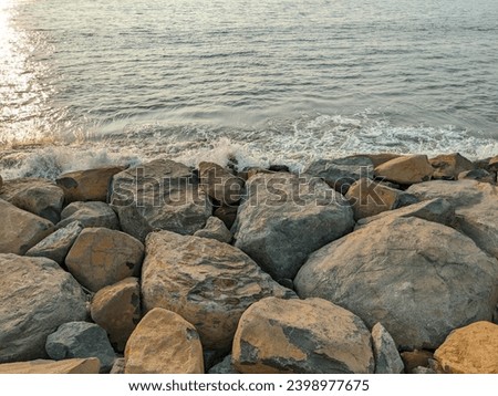 The arrangement of hilly rocks to stem the waves
