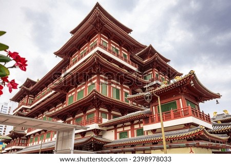 A photography of Buddha Tooth Relic Temple and Museum in Chinatown, Singapore.