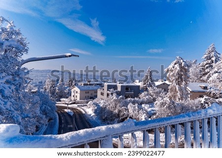 Scenic view of snow covered buildings and landscape at Swiss City of Zürich seen from overpass on a sunny autumn day. Photo taken December 3rd, 2023, Zurich, Switzerland.