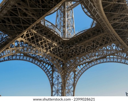 metallic structure of the Eiffel tower