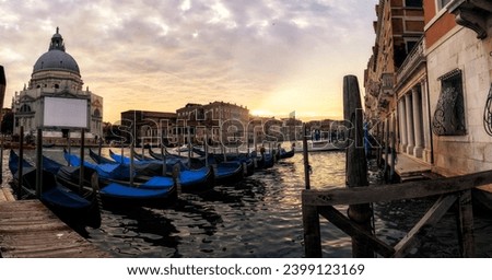 Venice Italia, Góndolas en atandercer
