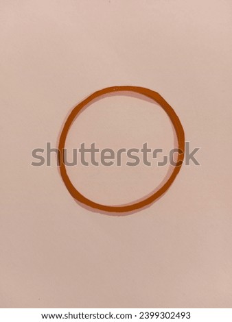 macro view of a rubber band and a pen
