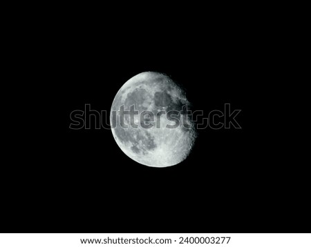 a zoomed picture of the moon.