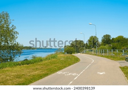 road in the park, photo of the park in summer, road, trees and river.