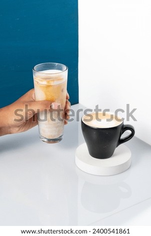 hand hold coffe, coffee latte