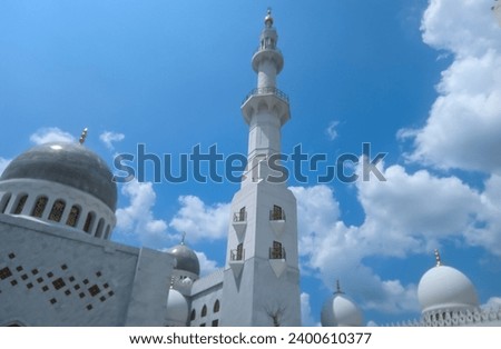 The dome of the Syech Zayed Solo Mosque is very large and majestic, visible from the bright blue sky during the day  Royalty-Free Stock Photo #2400610377