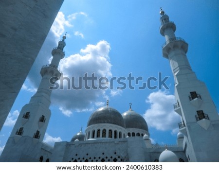 The dome of the Syech Zayed Solo Mosque is very large and majestic, visible from the bright blue sky during the day  Royalty-Free Stock Photo #2400610383