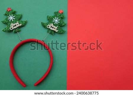  cute  headband funny christmas trees isolate on a green and red backdrop.
concept of joyful Christmas party,New year is coming soon, festive season decoration with Christmas elements