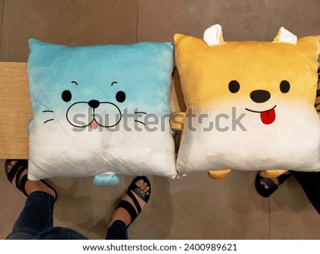 There are 2 pillows. One seal motive and one dog motive.