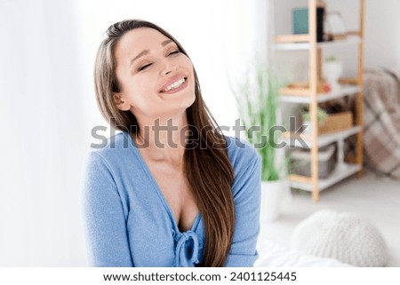 Photo portrait of cheerful positive adorable mommy expecting baby dreaming laughing light room interior