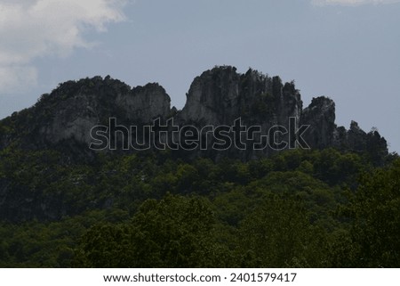 Wide angle, photo of Seneca rocks
