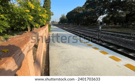 Picture of the atmosphere of the train tracks
