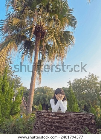 Photographing girl taking pictures in a big bird's nest