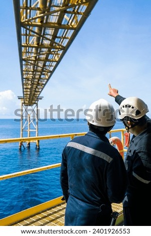 Engineers jointly analyze pipeline systems for the offshore petroleum industry.