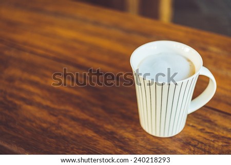 Hot latte Coffee cup on wooden table in coffee shop - vintage effect style pictures