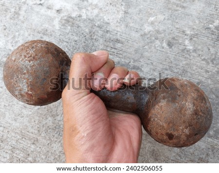 Dumbbells or weight discs, sometimes called dumbbells, are a type of free weight lifting equipment used in weight training