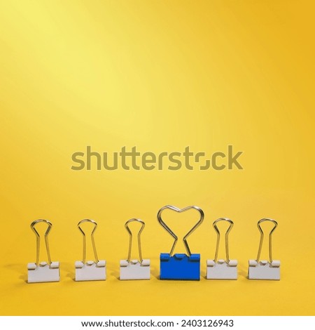 arrangement paper clips with one blue paper clip. Resolution and high quality beautiful photo Royalty-Free Stock Photo #2403126943
