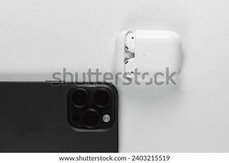 place for in iPhone 15 Pro Max, dynamic island. air pods 2