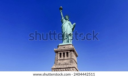 The Lady of New York (USA) is the famous Statue of Liberty of the Big Apple and Manhattan, known throughout the world.