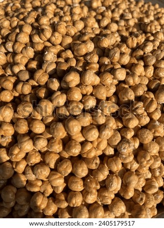 The close up picture of roasted chickpeas in the market