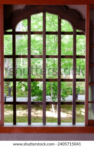 The picturesque scenery of Kyoto's Enkoji Temple with beautiful fresh greenery.