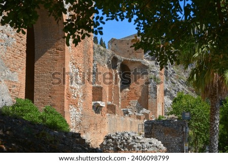 Italy, Italia, Sicily, Taormina, at the Greek, Roman theatre, Teatro Greco, Romano, round arch