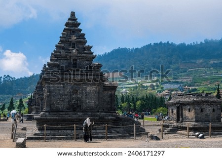 The Arjuna Temple complex, in this complex there are five temples namely Arjuna, Srikandi, Puntadewa, Sembadra, and Semar temples, which are located i
