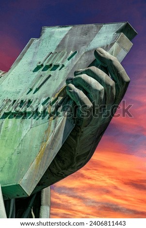 The book of independence of the Statue of Liberty of the Big Apple and New York (USA) at dawn, symbol of the city of Manhattan and the world.