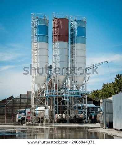 Cement plant concrete and loads it into concrete mixers