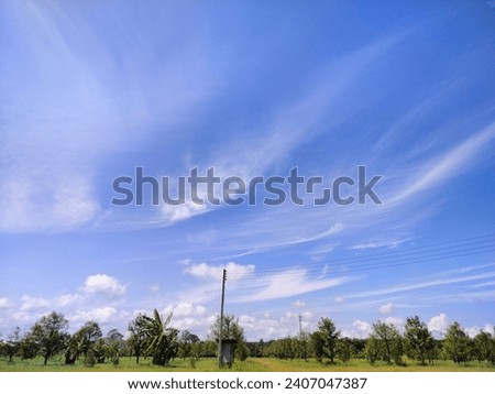 blue sky picture with the clouds streaking from top to bottom Across the blue sky Like falling rain Moisturize, cool, relax, rest.
