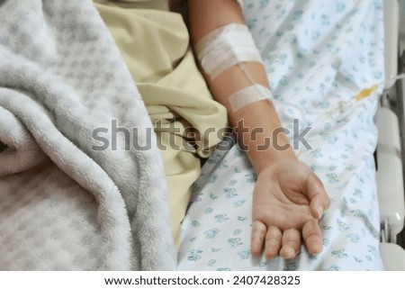 patient sleeping at hospital with a bandage while adding salt water