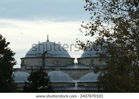 istanbul fatih mosque look great arc. big building historical religion place.