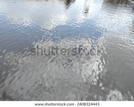 Light hitting the water surface It gives an image of small waves that are gradient, with delicate, beautiful watermarks.
