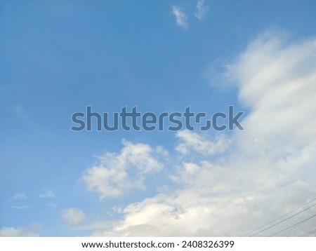 blue sky picture Painted in faded white with clouds, the image is seen and felt differently. Tell stories, relax, relax, nature heals the heart.
