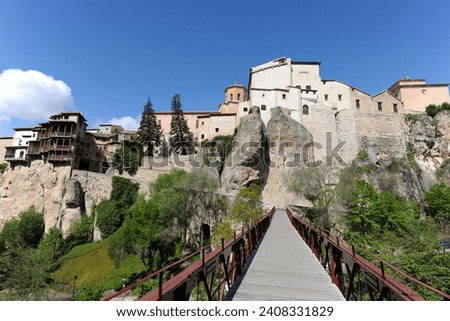 Bridge over the ravine of River Huecar looking to the Old Town and Casas Colgadas, the famous hanging houses of Cuenca, Castilla La Mancha, Spain