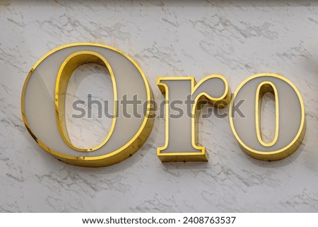 White Letters With Gold Outline 3d Sign Latin Oro at Marble Wall