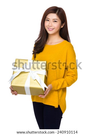 Woman hold with giftbox
