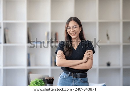 Photo of young freelance businesswoman standing smile with arms cross, looking at camera.