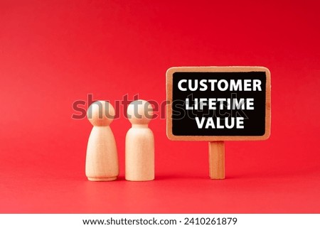 Wooden figurine with text Customer Lifetime Value