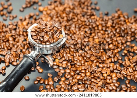 Pictures of portafilter on coffee beans with darkness background, concept pictures closeup for pattern or texture.