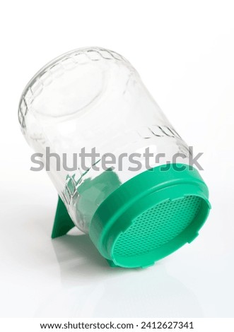 Germination glass with green sieve top. Sprouting jar for sprouting seeds, and for growing shoots on the windowsill. Easy sprouting without soil and on pure water basis. Close-up, side view. Photo.