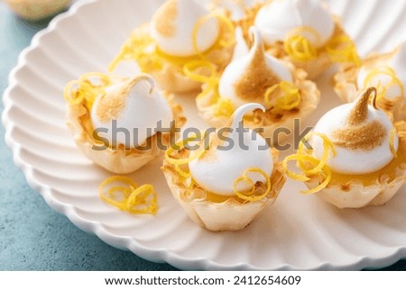 Little lemon meringue tartlets with filo pastry base and lemon curd filling