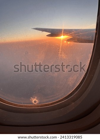 비행기 안에서 태양을 찍은 모습 a picture of the sun on an airplane