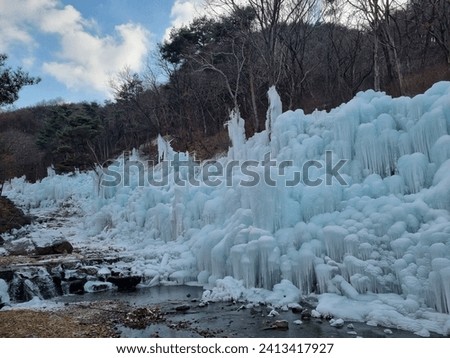 This picture is an ice garden in Mt. Biseul in Daegu, Korea. Since the winter in Korea is so cold that ice can easily form, artists can make ice artworks easily.
