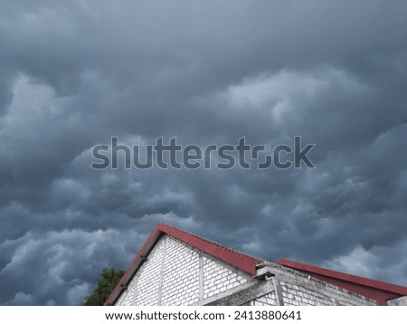 black clouds that will rain heavily